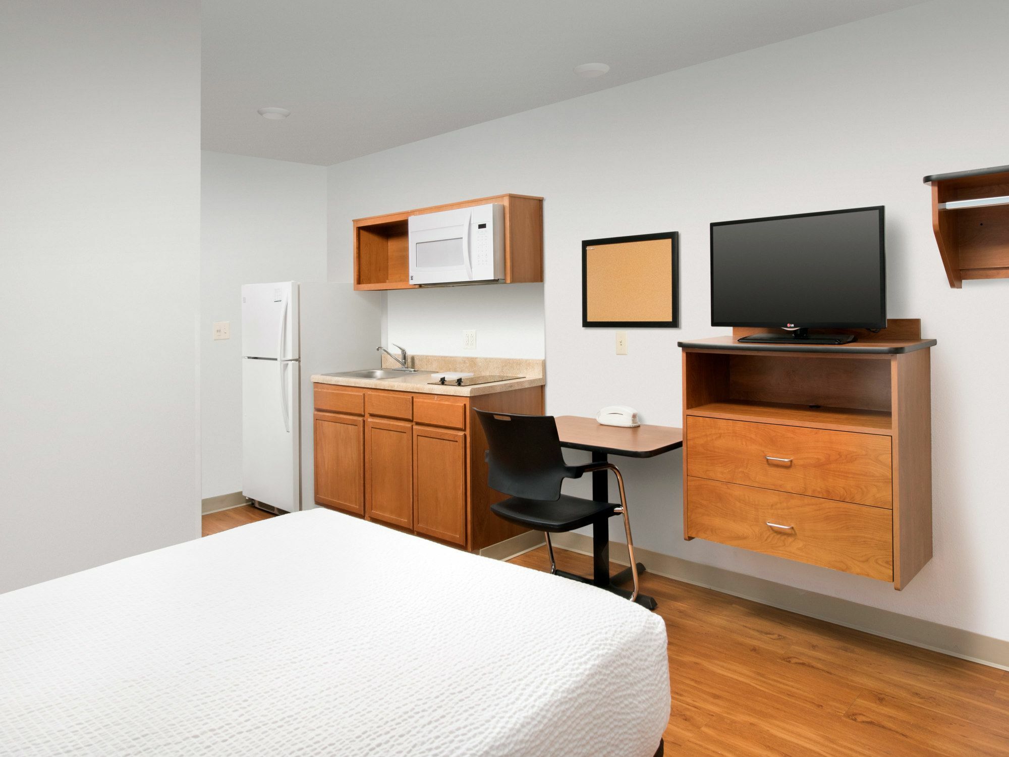 Extended Stay America Select Suites - Cleveland - Airport Fairview Park Екстериор снимка